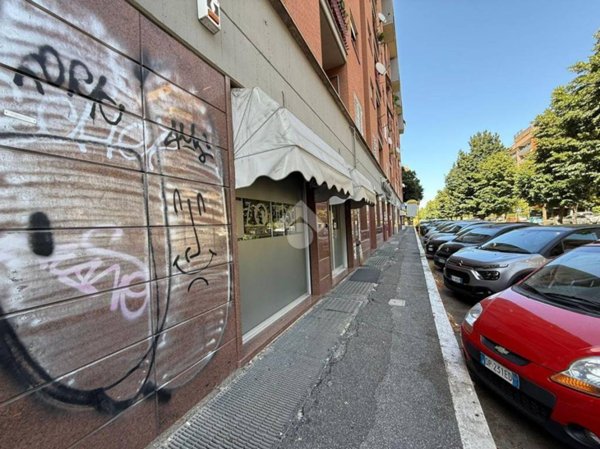 negozio in affitto a Roma in zona Torrino
