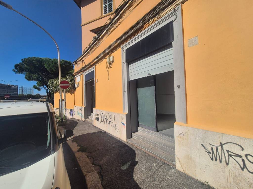 negozio in affitto a Roma in zona Ostiense