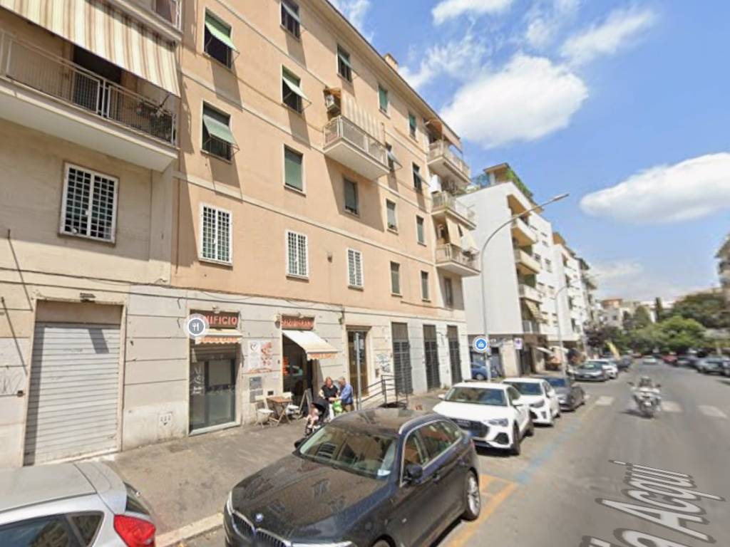 negozio in affitto a Roma in zona Appio Latino