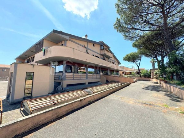 negozio in affitto a Roma in zona Massimina/Casal Lumbroso
