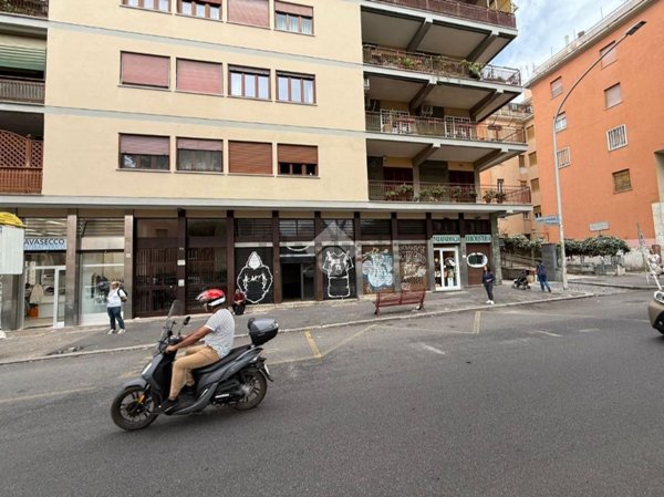 locale commerciale in affitto a Roma in zona Ardeatino