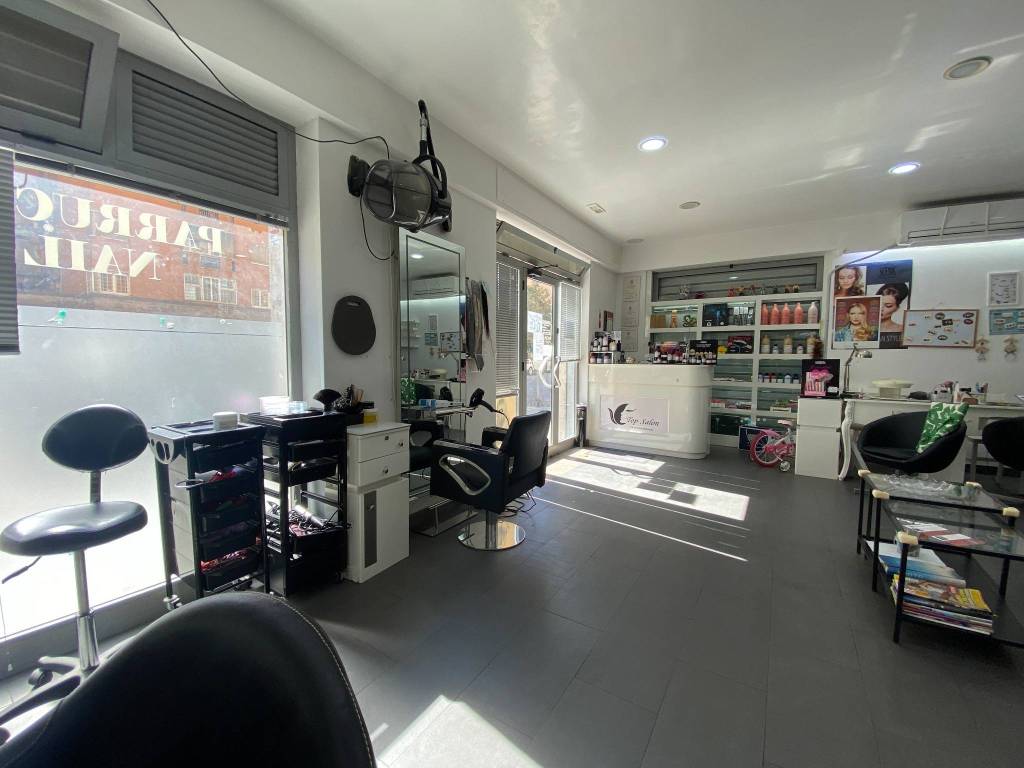 negozio in affitto a Roma in zona Appio Latino