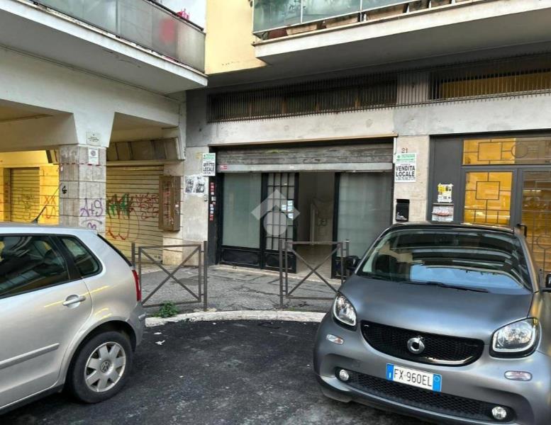 locale commerciale in affitto a Roma in zona Tuscolano