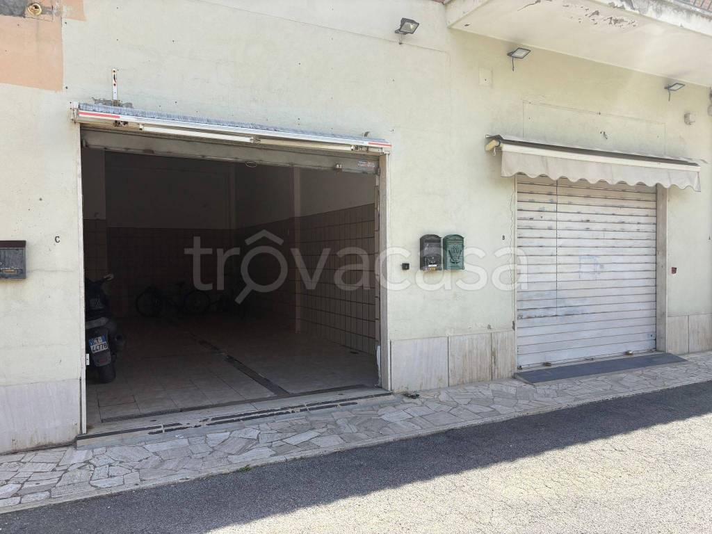 locale commerciale in affitto a Roma in zona Romanina