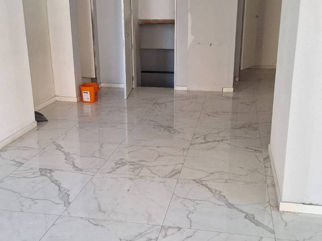 negozio in affitto a Roma in zona Appio Latino