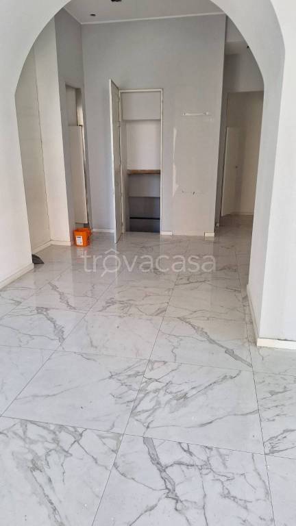 negozio in affitto a Roma in zona Appio Latino
