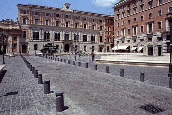 negozio in affitto a Roma in zona Trevi-Colonna