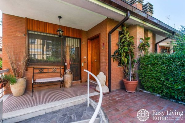 casa indipendente in affitto a Roma in zona Tomba di Nerone