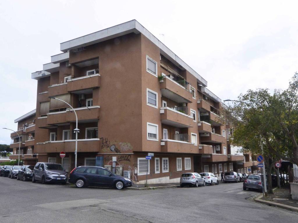 appartamento in affitto a Roma in zona Axa