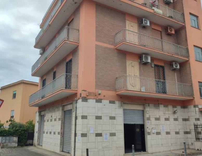locale commerciale in affitto a Roma