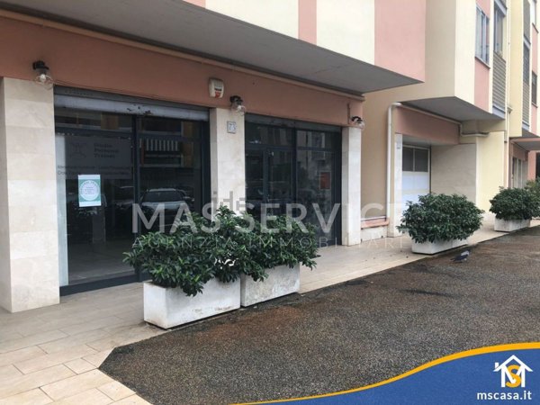 locale commerciale in affitto a Roma in zona Mostacciano