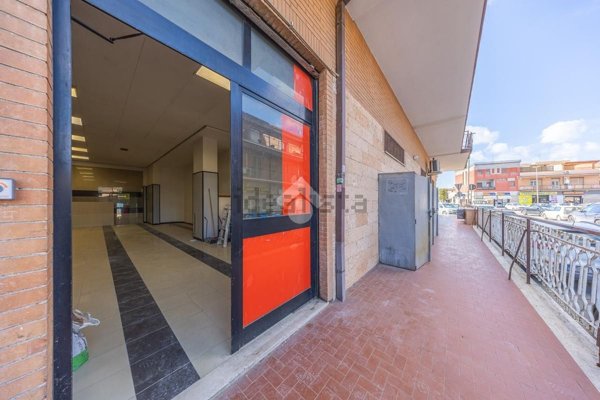 locale commerciale in affitto a Roma in zona Castelverde