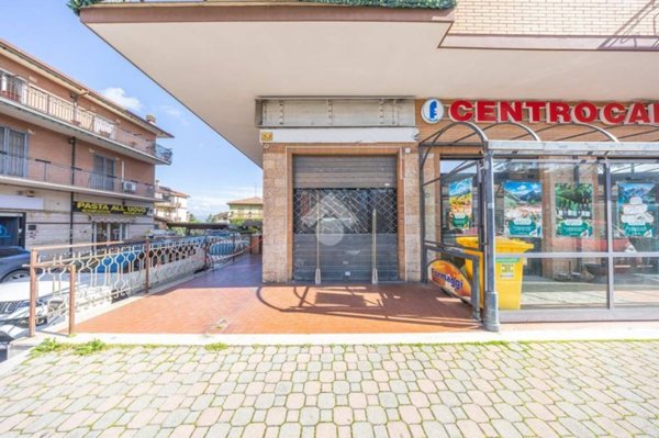 negozio in affitto a Roma in zona Castelverde