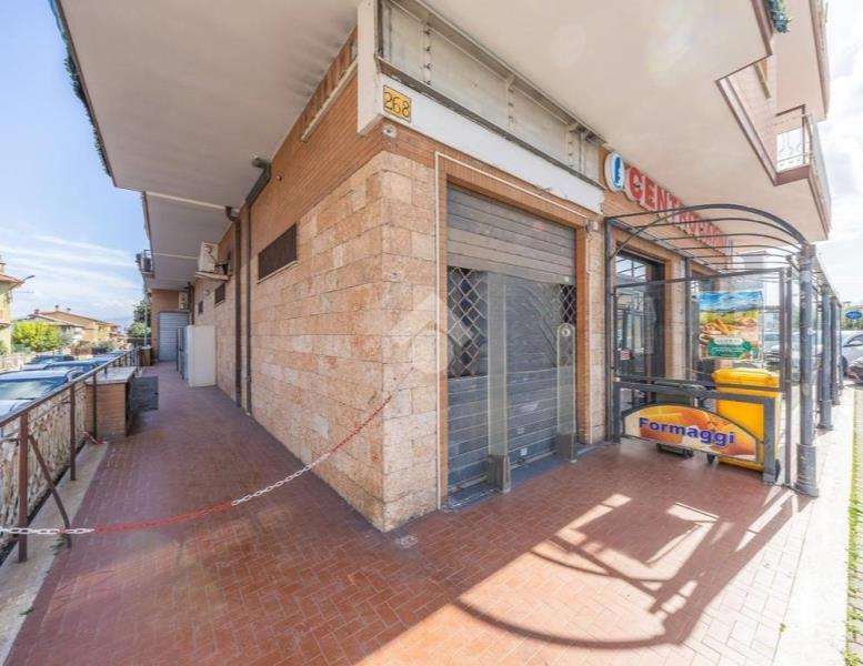 locale commerciale in affitto a Roma in zona Castelverde