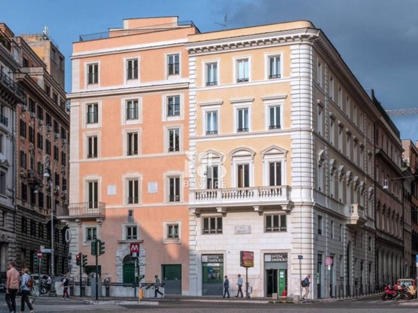 negozio in affitto a Roma in zona Trevi-Colonna