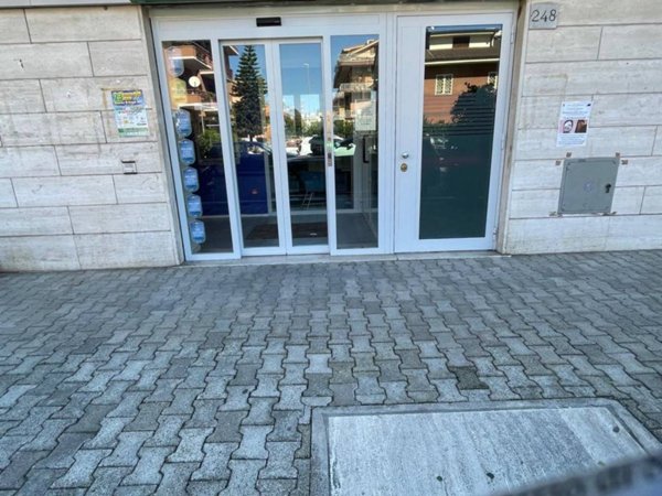 negozio in affitto a Roma in zona Romanina
