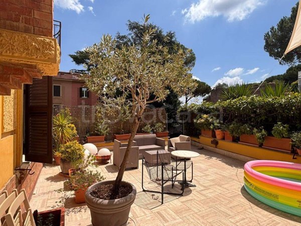 casa indipendente in affitto a Roma in zona Appio Latino