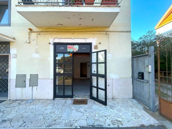 negozio in affitto a Roma in zona Appio Claudio
