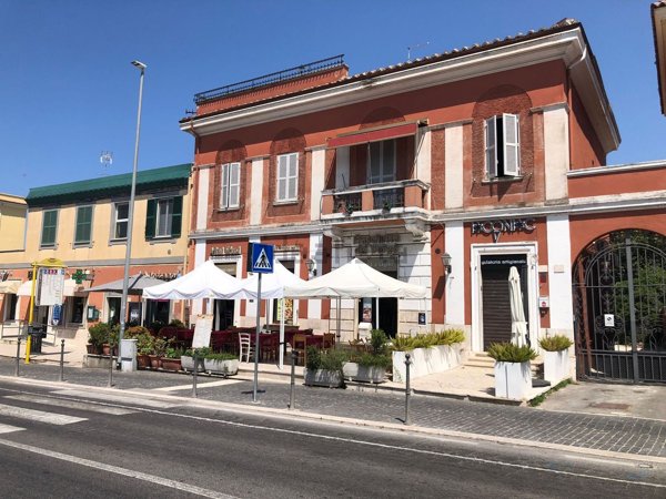 negozio in affitto a Roma in zona Ostia