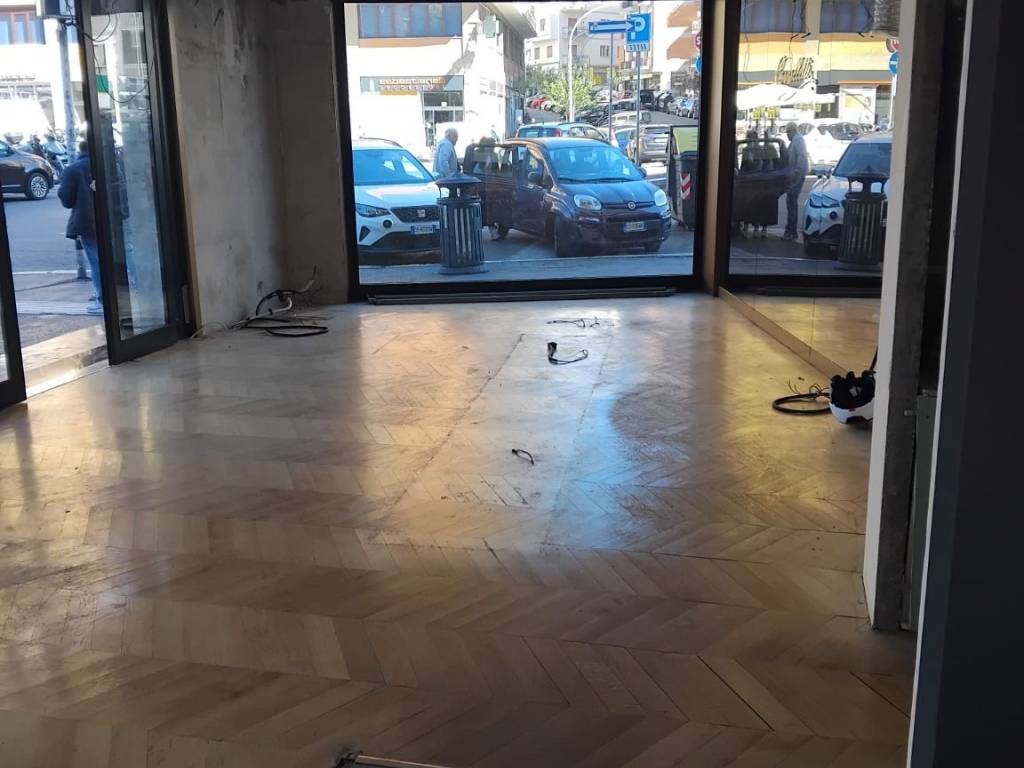 negozio in affitto a Roma in zona Appio Latino