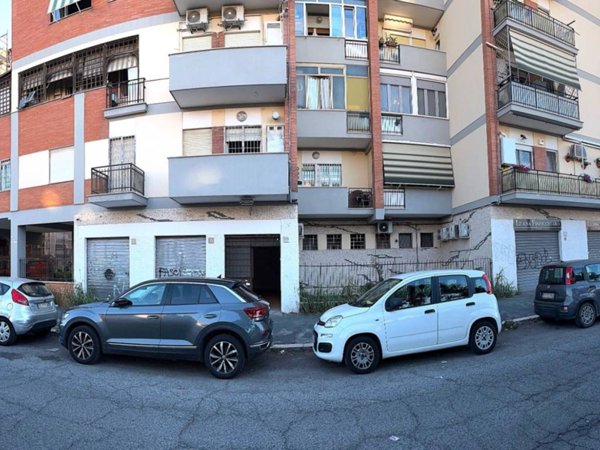 negozio in affitto a Roma in zona Ostia