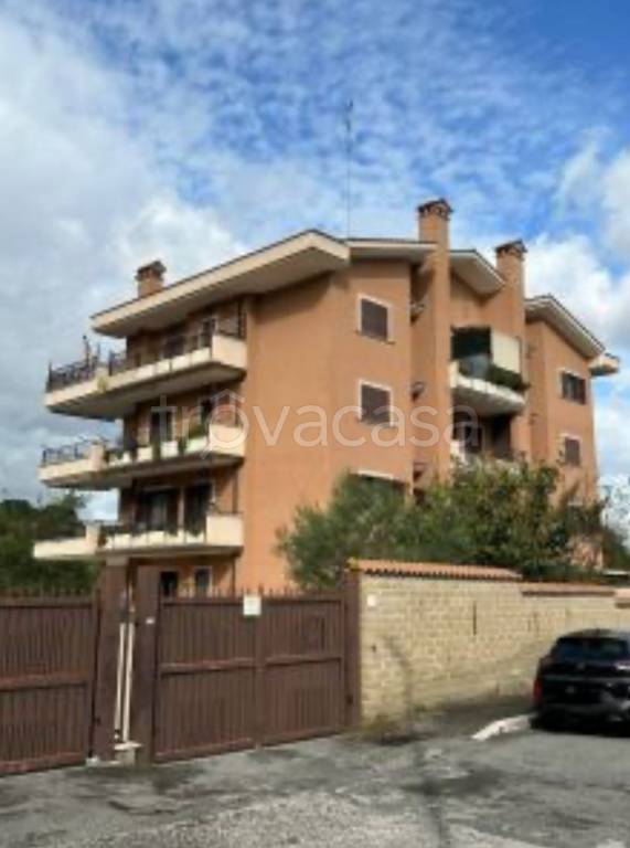 locale di sgombero in affitto a Roma in zona Tor di Quinto