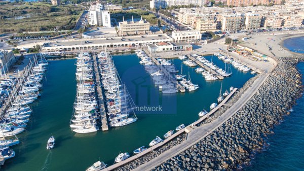 locale commerciale in affitto a Roma in zona Ostia