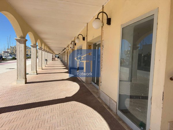 locale commerciale in affitto a Roma in zona Ostia