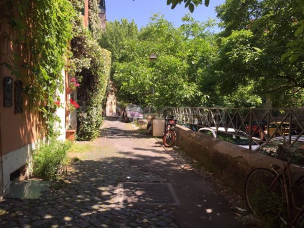 negozio in affitto a Roma in zona Trastevere