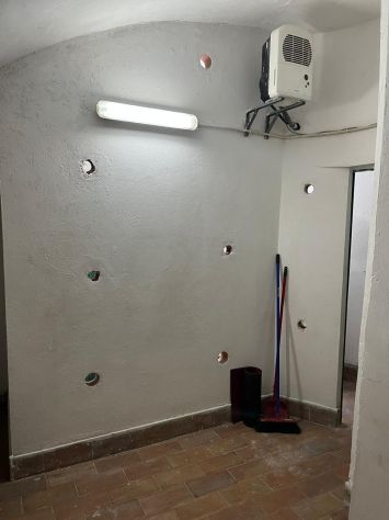 locale di sgombero in affitto a Roma in zona Rione Monti/Campitelli