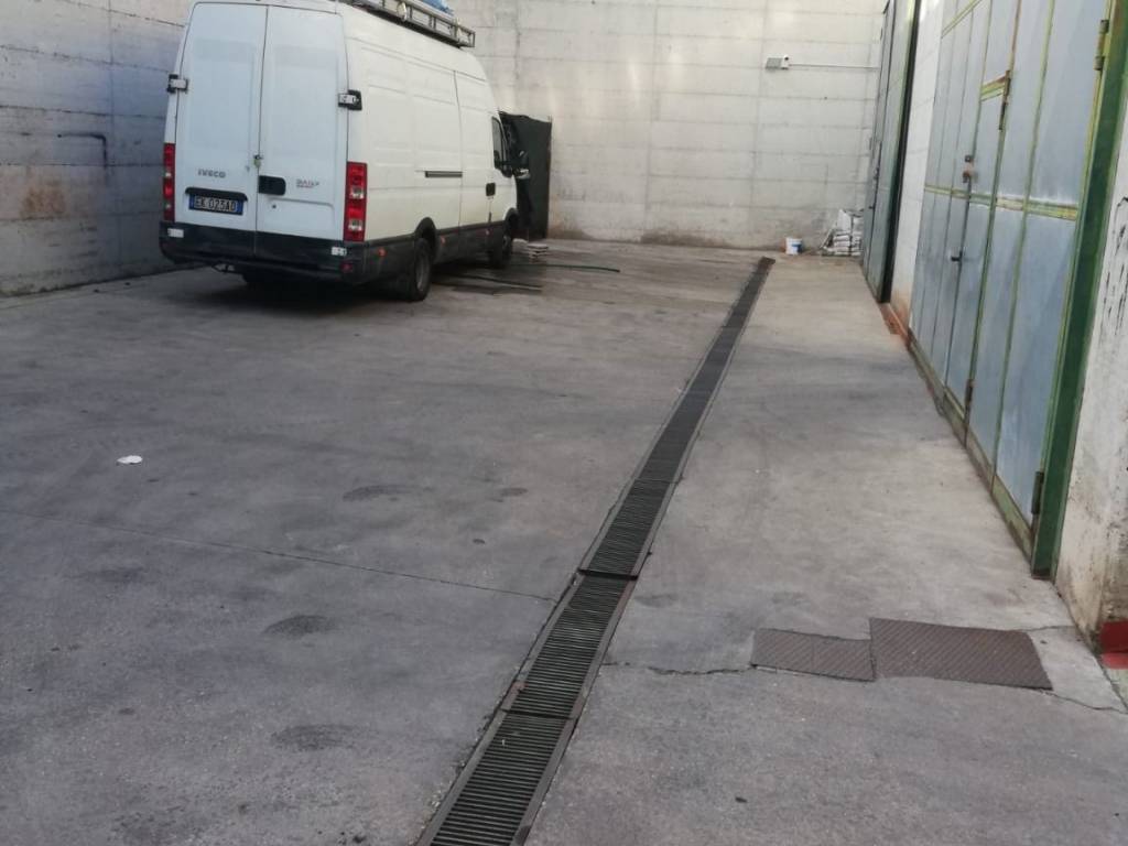 locale commerciale in affitto a Roma in zona Castel di Leva