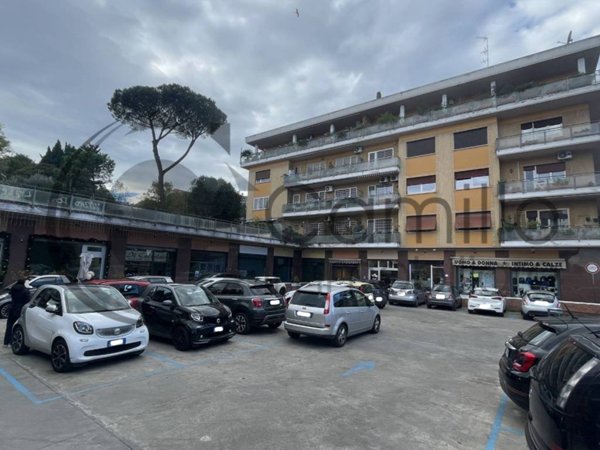 negozio in affitto a Roma in zona Grottarossa