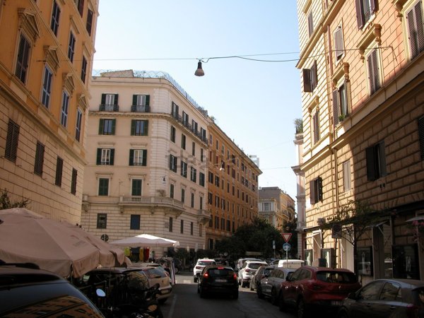 negozio in affitto a Roma in zona Rione Prati