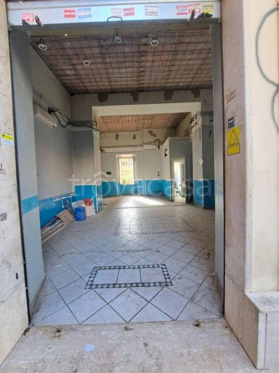 negozio in affitto a Roma in zona Tuscolano