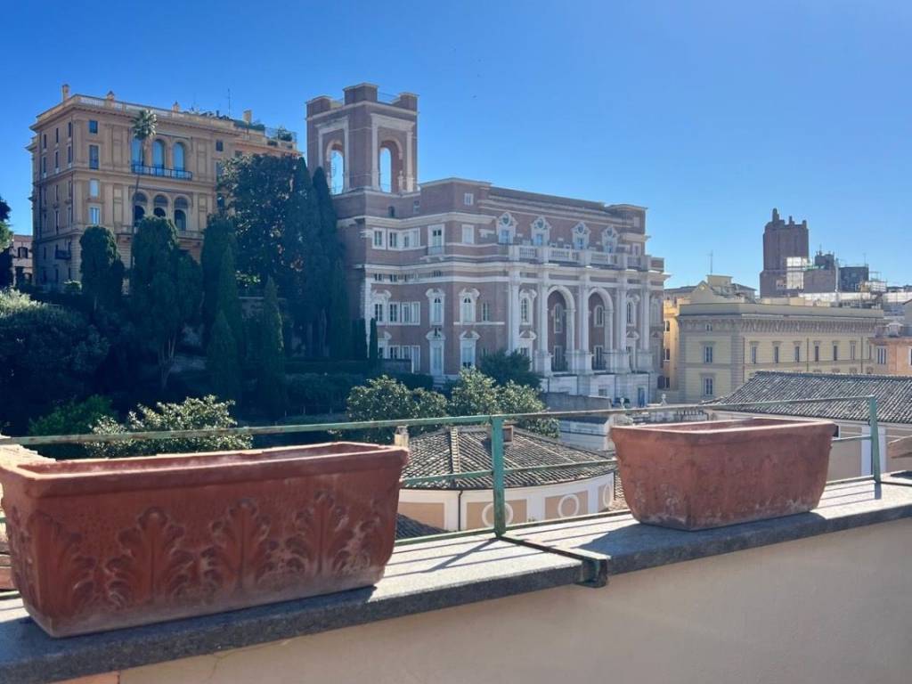 appartamento in affitto a Roma in zona Rione Monti/Campitelli