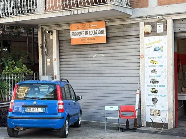 negozio in affitto a Roma in zona Torre Angela
