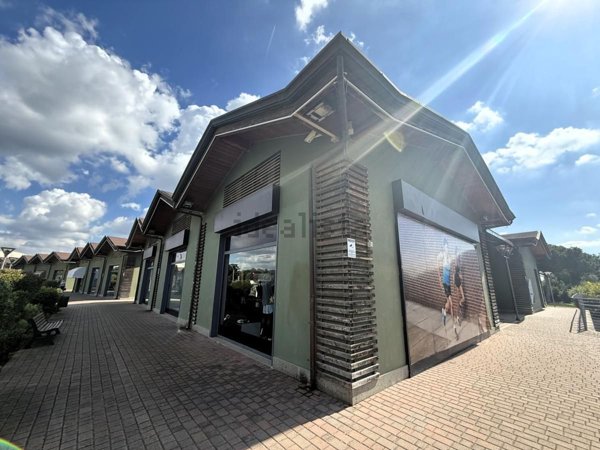 locale commerciale in affitto a Roma in zona Infernetto