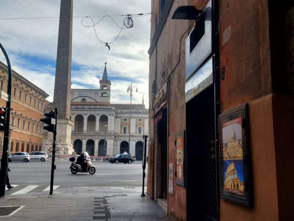 negozio in affitto a Roma in zona Esquilino