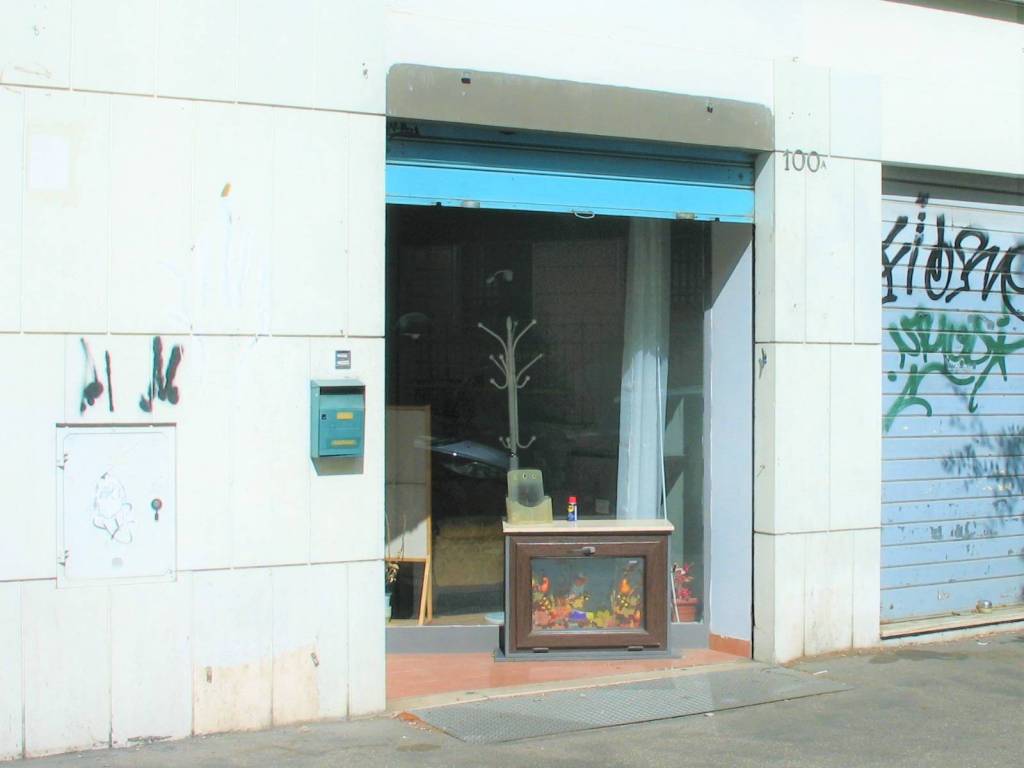 negozio in affitto a Roma in zona Appio Latino