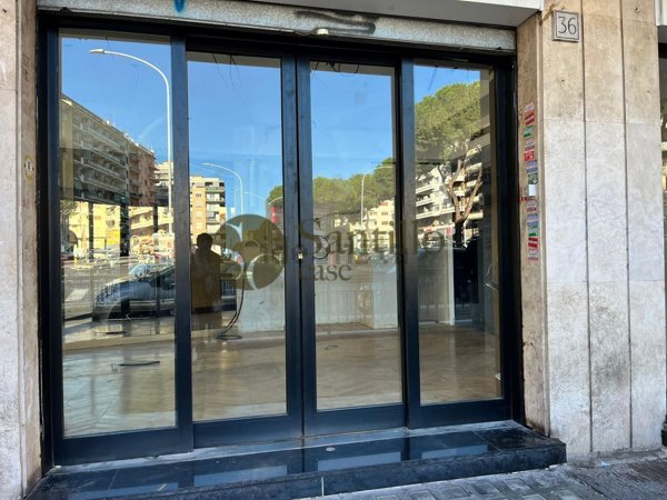 negozio in affitto a Roma in zona Tuscolano