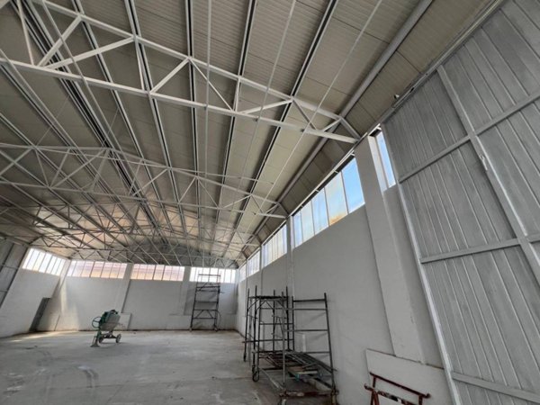 locale commerciale in affitto a Roma in zona Castelverde