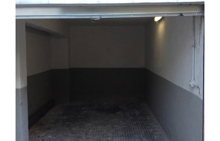 locale di sgombero in affitto a Roma in zona Appio Latino