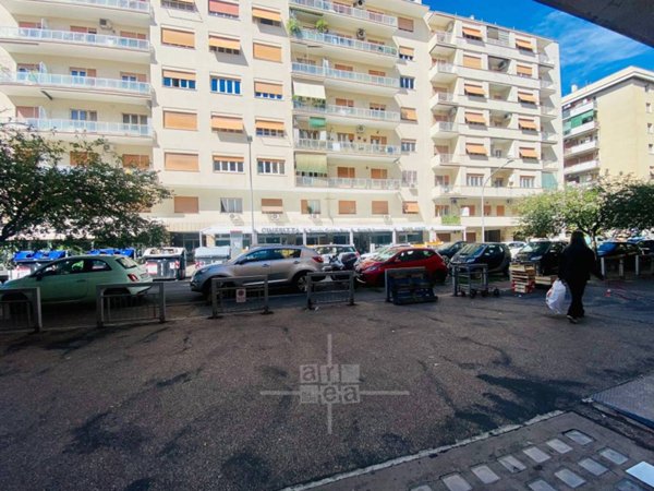 negozio in affitto a Roma in zona Cinecittà