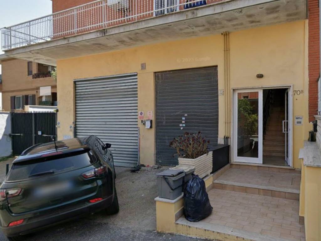 negozio in affitto a Roma in zona Pantan Monastero