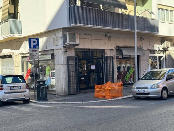 negozio in affitto a Roma