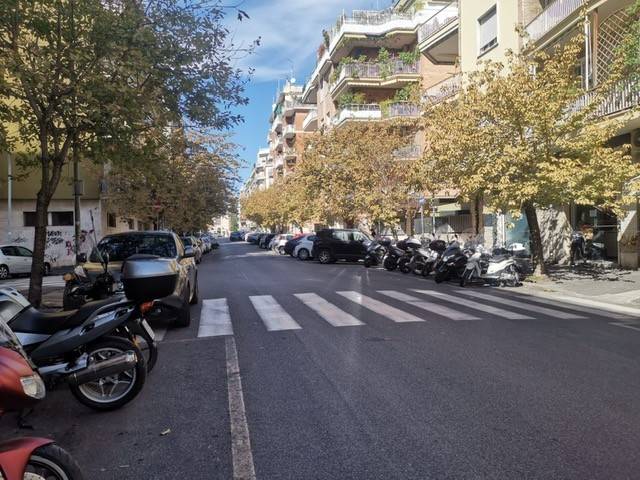 negozio in affitto a Roma in zona Appio Latino