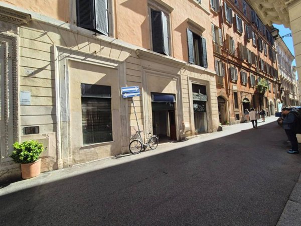 negozio in affitto a Roma in zona Pigna - Sant'Angelo