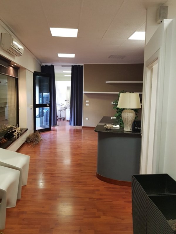 locale commerciale in affitto a Roma in zona Tuscolano
