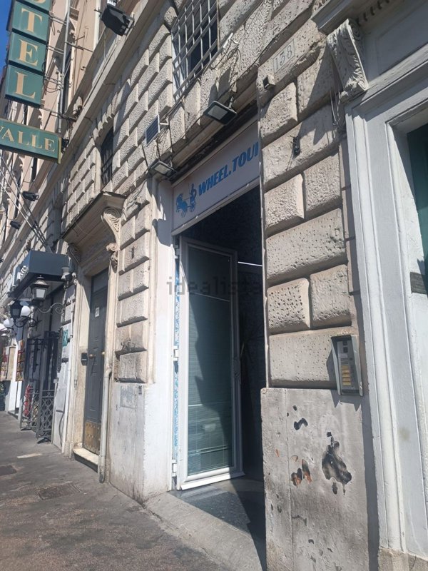 locale commerciale in affitto a Roma in zona Rione Monti/Campitelli