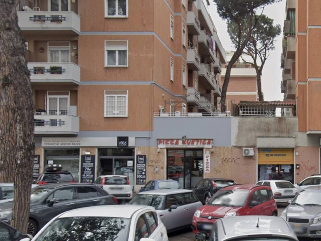 negozio in affitto a Roma in zona Ostia